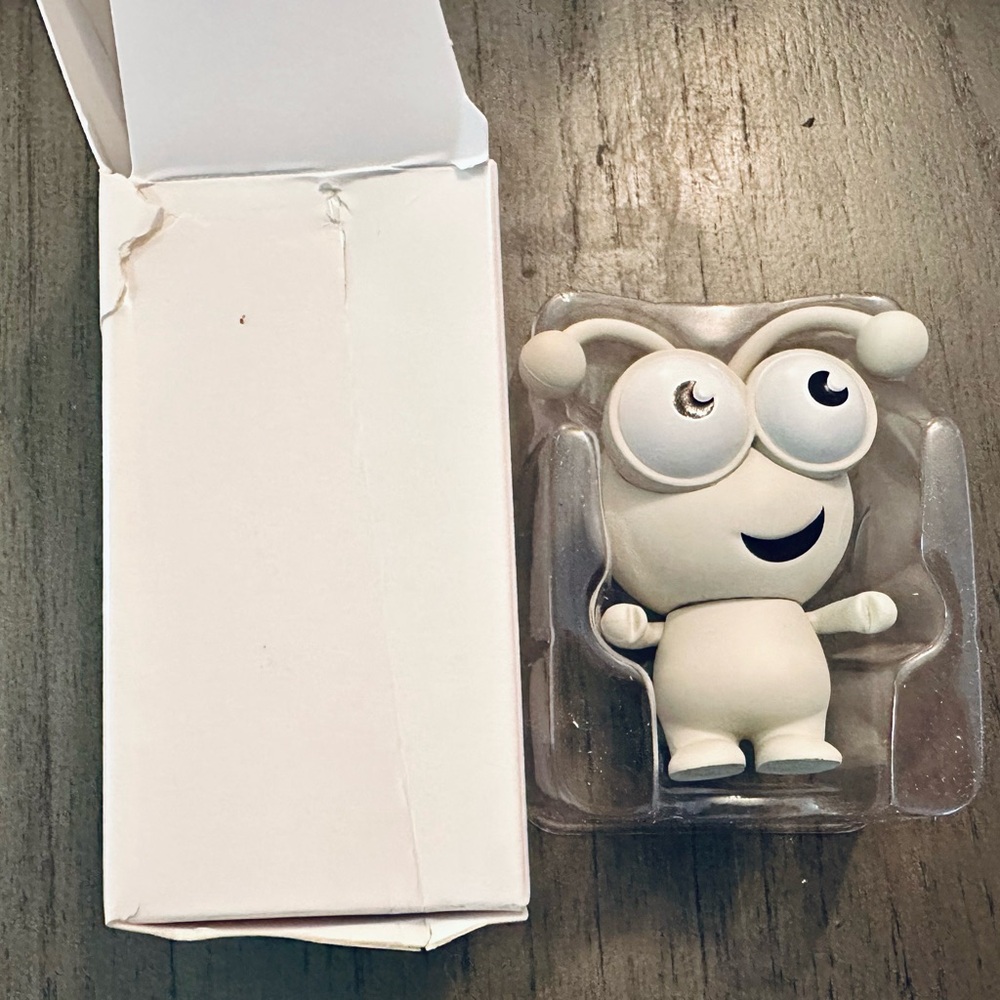 Cricut Cutie Silver Green Collectible Figurine - Picture 2 of 3